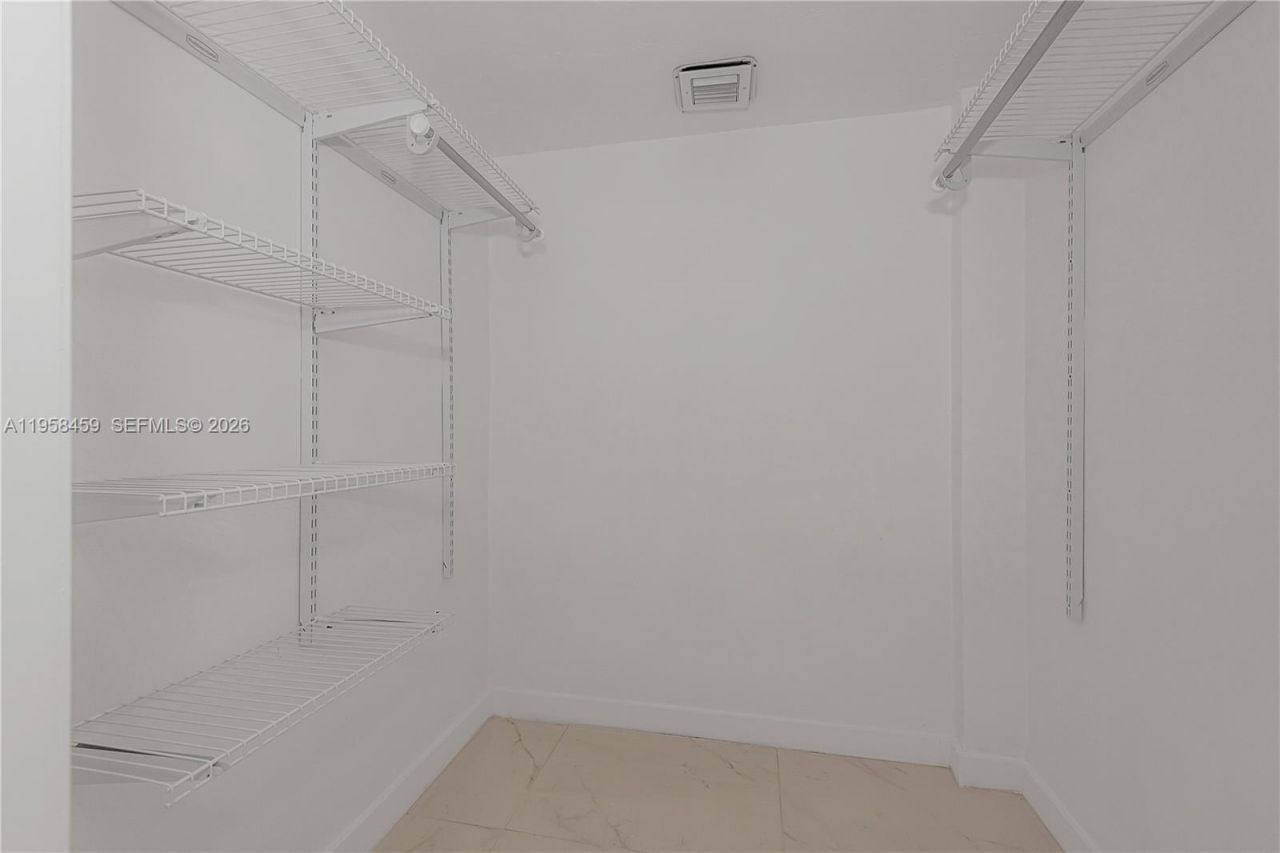 2851 Leonard Dr, Unit J405, Aventura, FL 33160 Photo