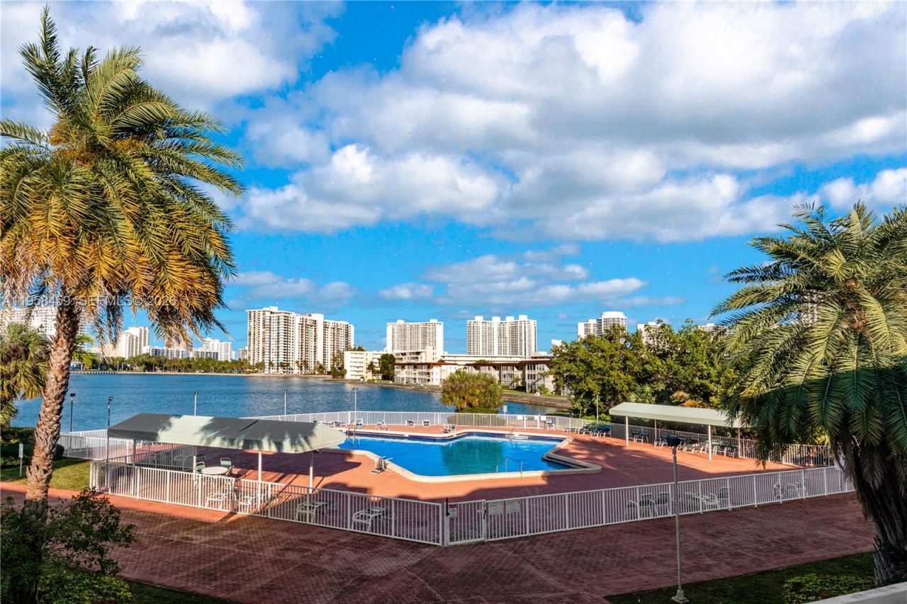 2851 Leonard Dr, Unit J405, Aventura, FL 33160 Photo