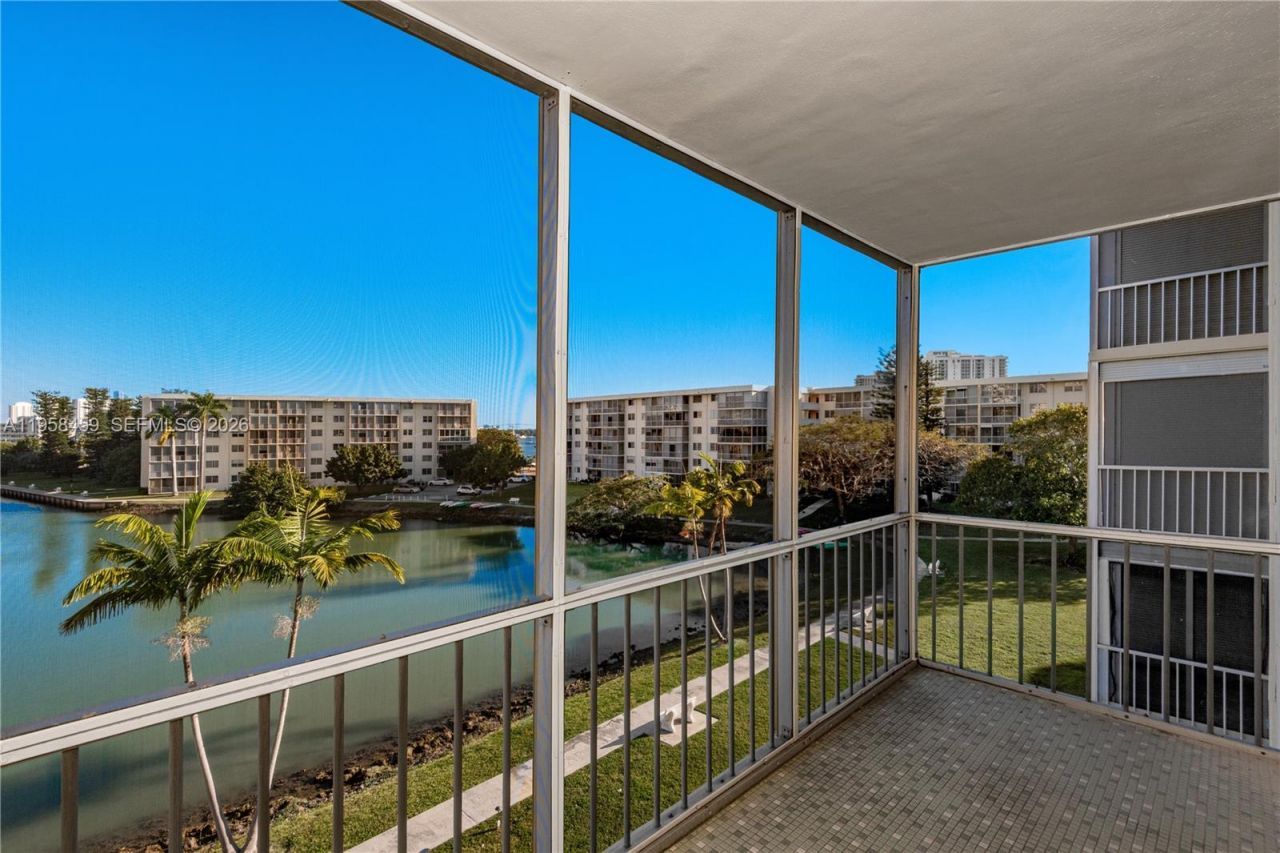 2851 Leonard Dr, Unit J405, Aventura, FL 33160 Photo