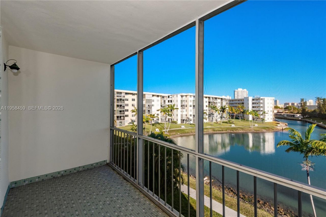 2851 Leonard Dr, Unit J405, Aventura, FL 33160 Photo