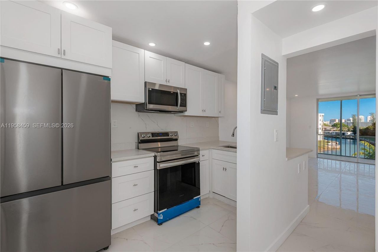 2851 Leonard Dr, Unit J405, Aventura, FL 33160 Photo