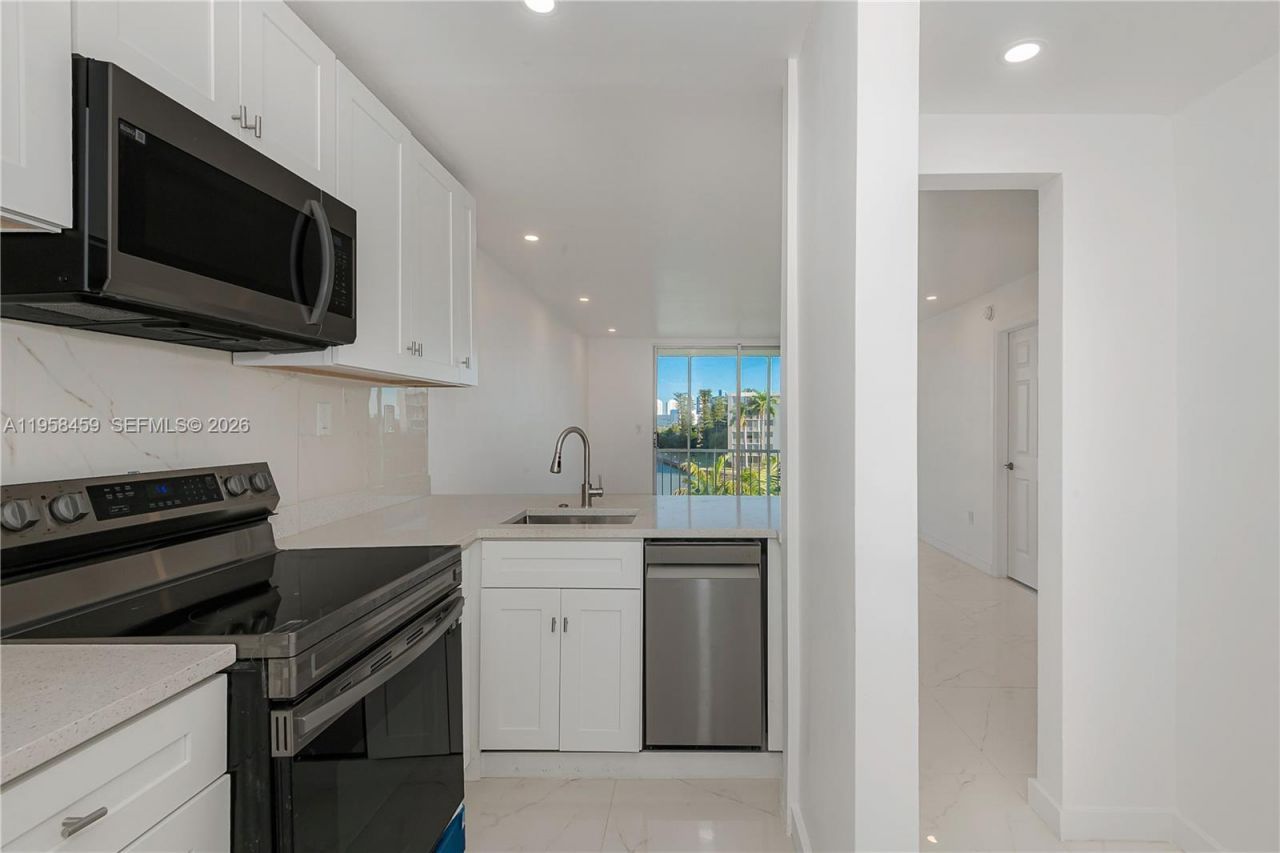 2851 Leonard Dr, Unit J405, Aventura, FL 33160 Photo