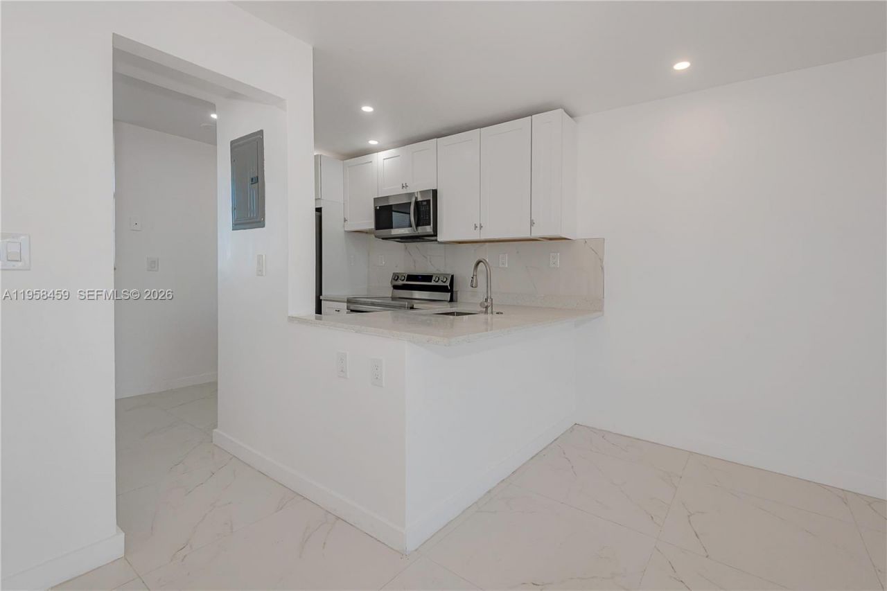 2851 Leonard Dr, Unit J405, Aventura, FL 33160 Photo