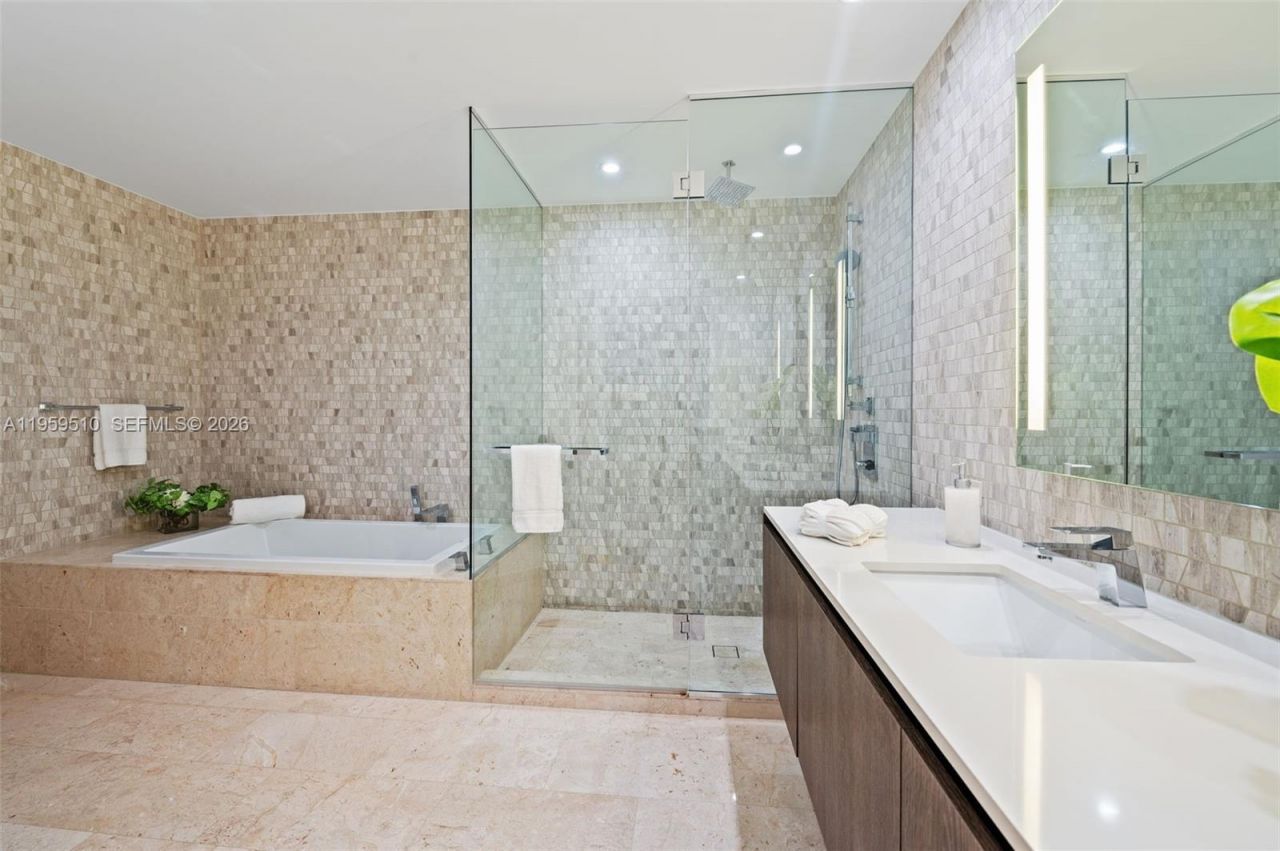 88 SW 7th St, Unit 3612, Miami, FL 33130 Photo