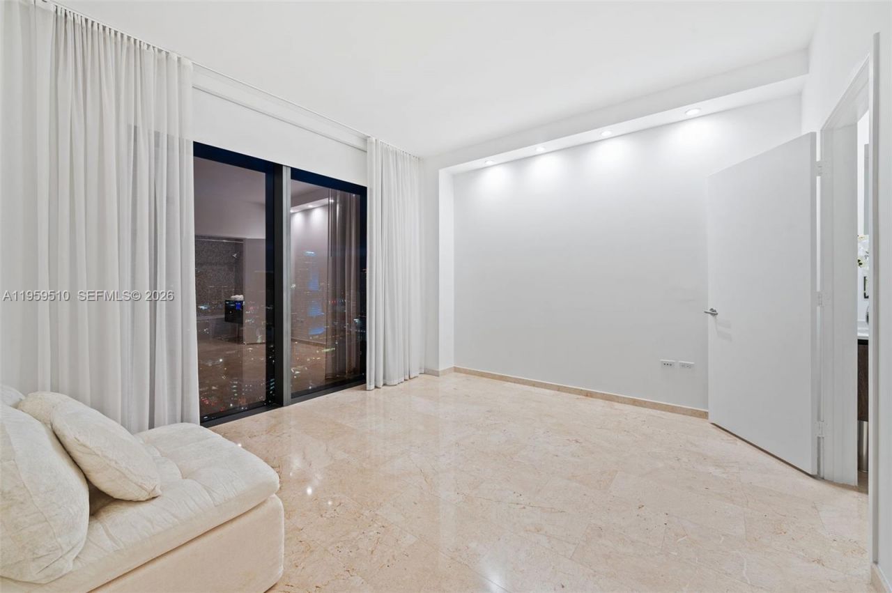 88 SW 7th St, Unit 3612, Miami, FL 33130 Photo