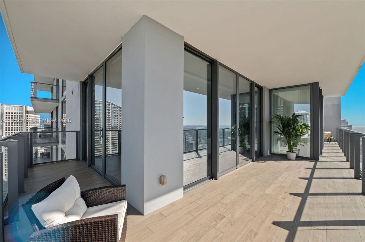 88 SW 7th St, Unit 3612, Miami, FL 33130 Photo