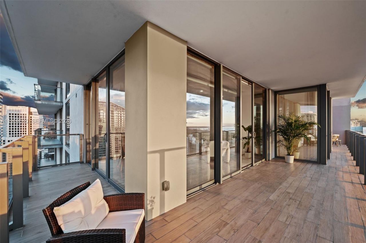 88 SW 7th St, Unit 3612, Miami, FL 33130 Photo