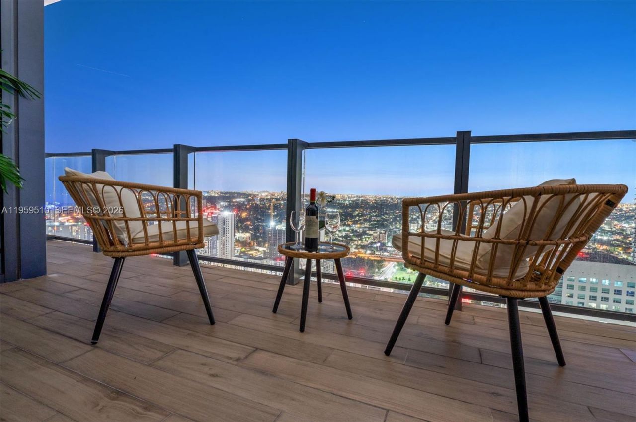 88 SW 7th St, Unit 3612, Miami, FL 33130 Photo