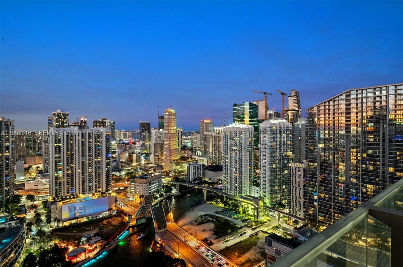 88 SW 7th St, Unit 3612, Miami, FL 33130 Photo