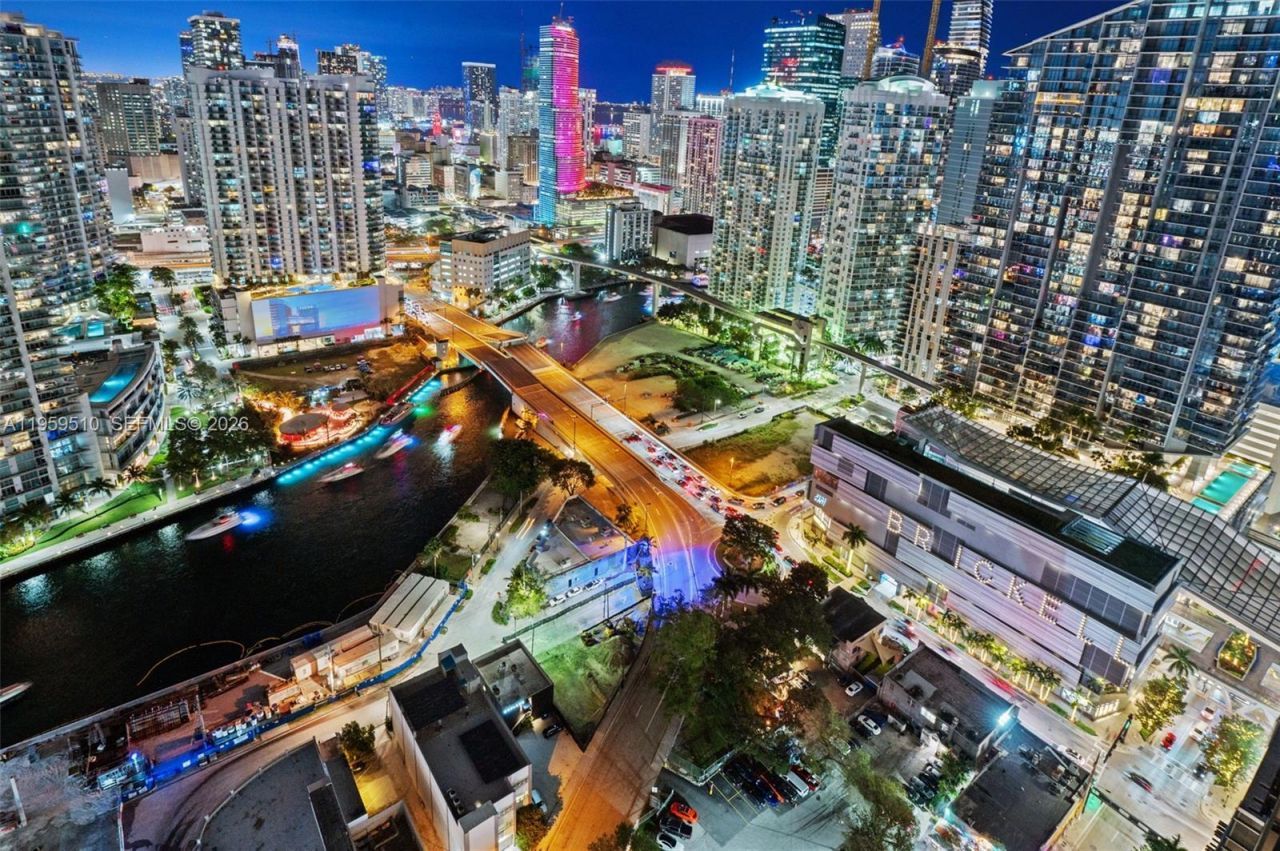 88 SW 7th St, Unit 3612, Miami, FL 33130 Photo