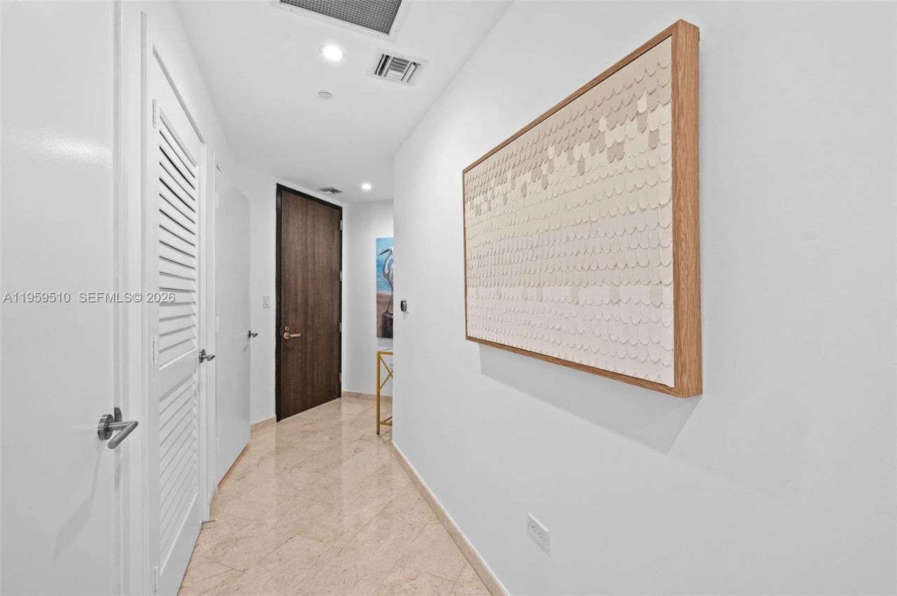 88 SW 7th St, Unit 3612, Miami, FL 33130 Photo