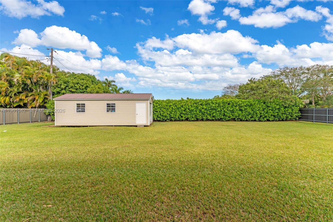 10901 SW 116th St, Miami, FL 33176 Photo