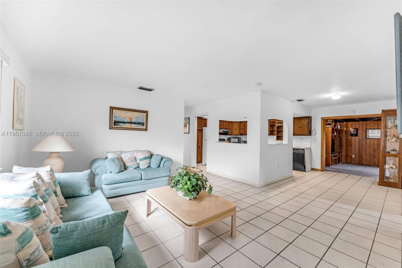 10901 SW 116th St, Miami, FL 33176 Photo