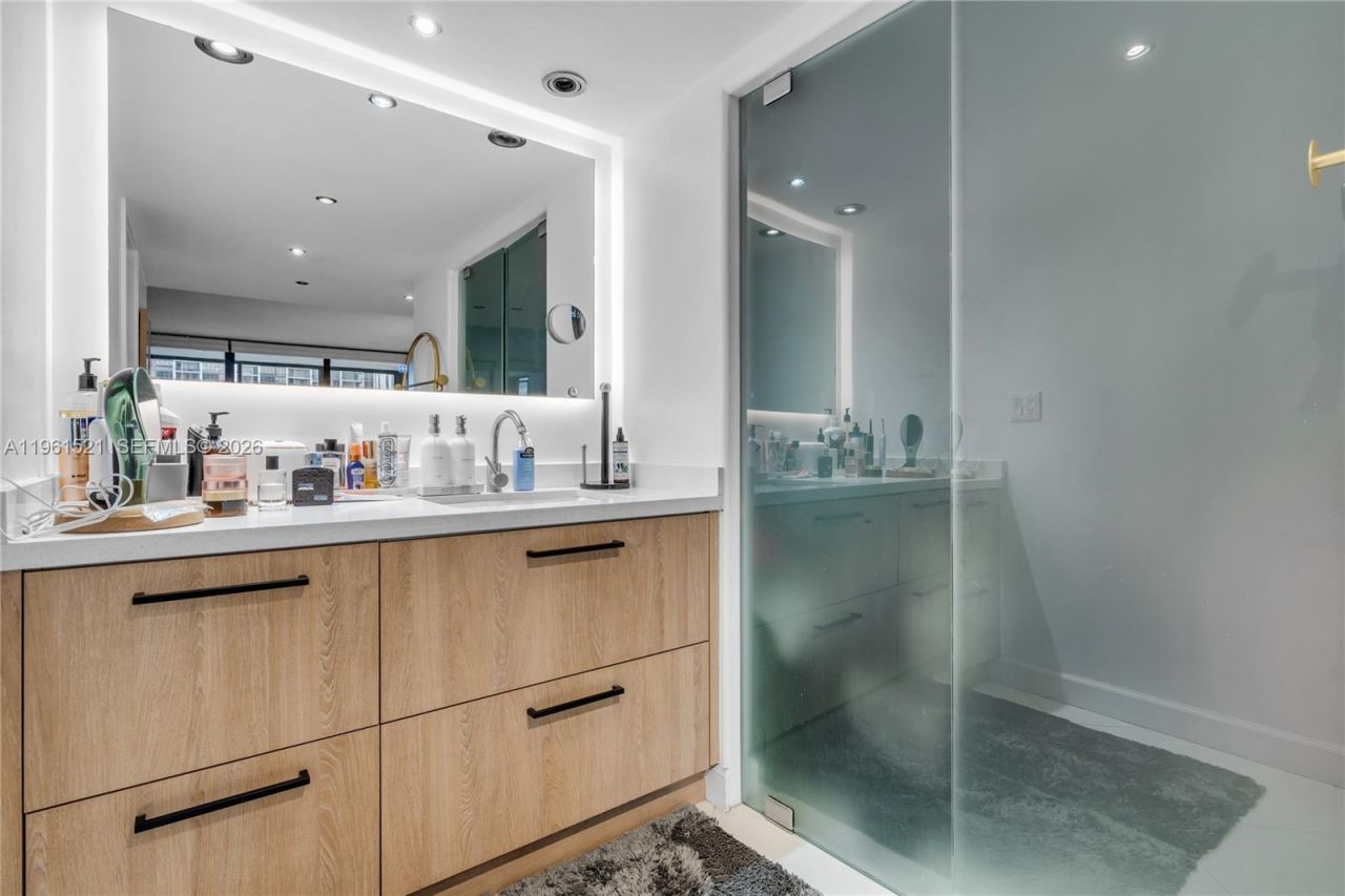 1925 Brickell Ave, Unit 606, Miami, FL 33129 Photo