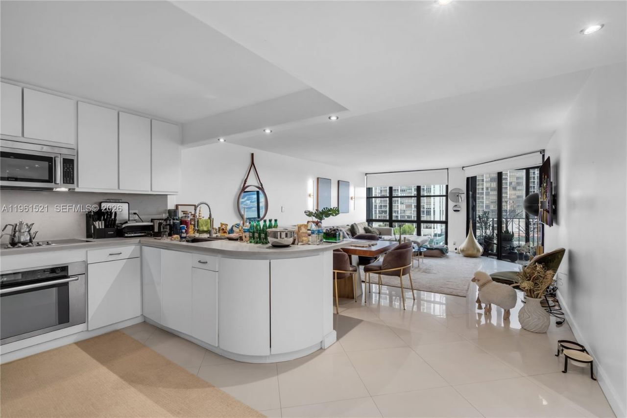 1925 Brickell Ave, Unit 606, Miami, FL 33129 Photo