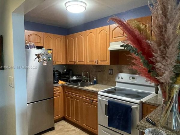 12500 NE 15th Ave, Unit 512, North Miami, FL 33161