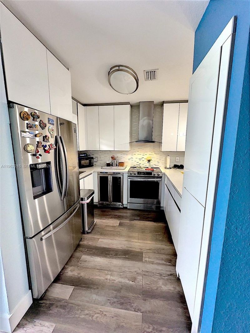 6761 NW 182nd St, Unit 103, Hialeah, FL 33015 Photo