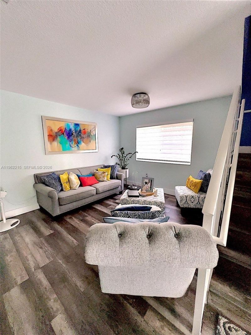 6761 NW 182nd St, Unit 103, Hialeah, FL 33015 Photo