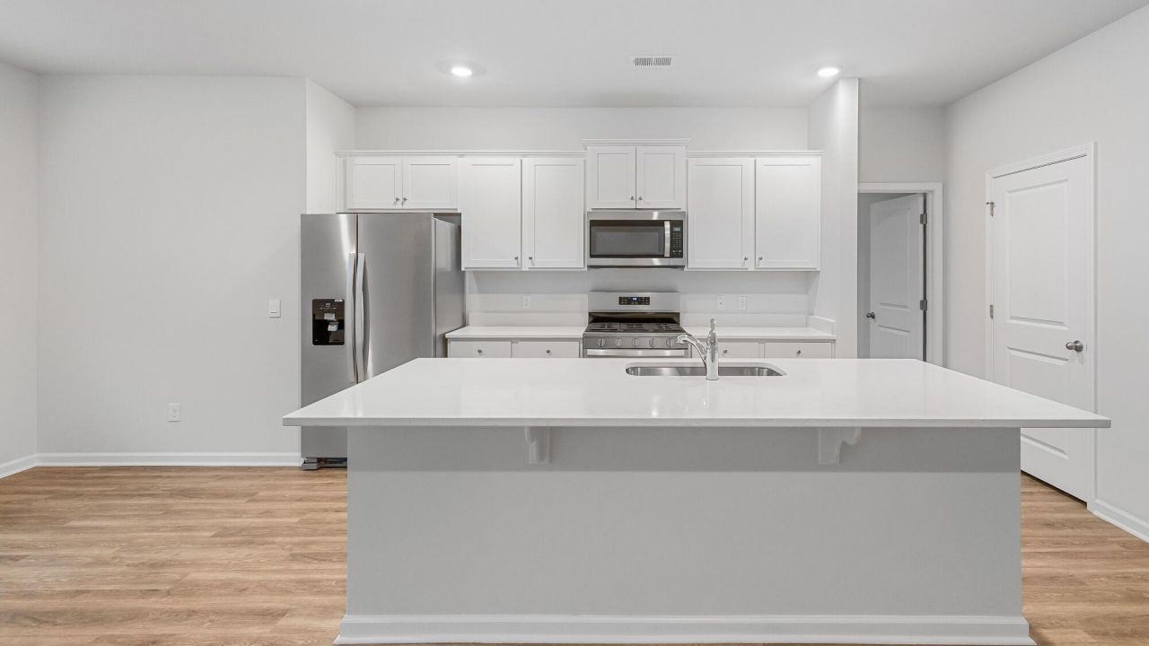 204 Hawk Tail Court Photo 2