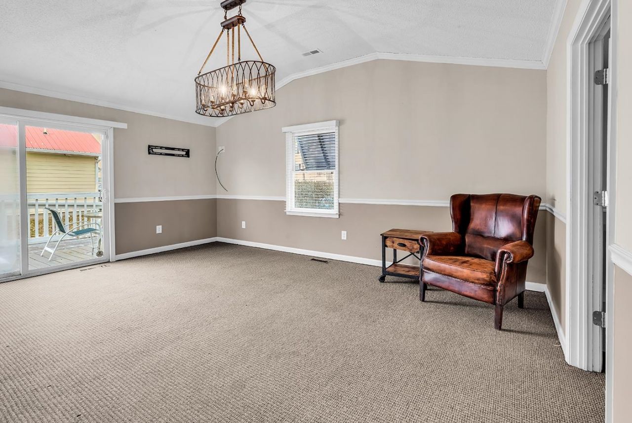 811 6th Ave. S  Photo 18