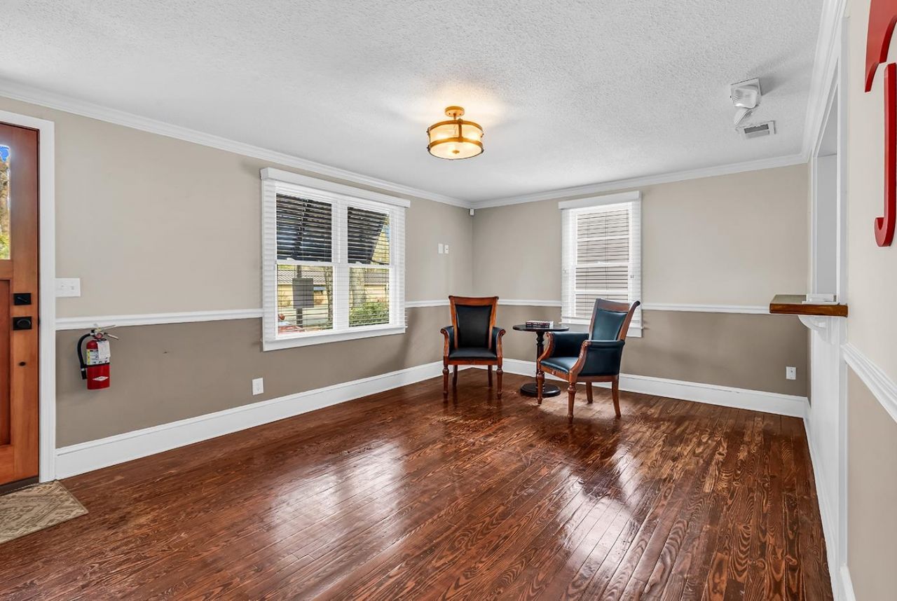 811 6th Ave. S  Photo 6