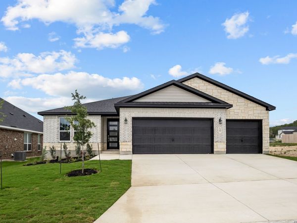 147 Highland Park, Castroville, TX 78009