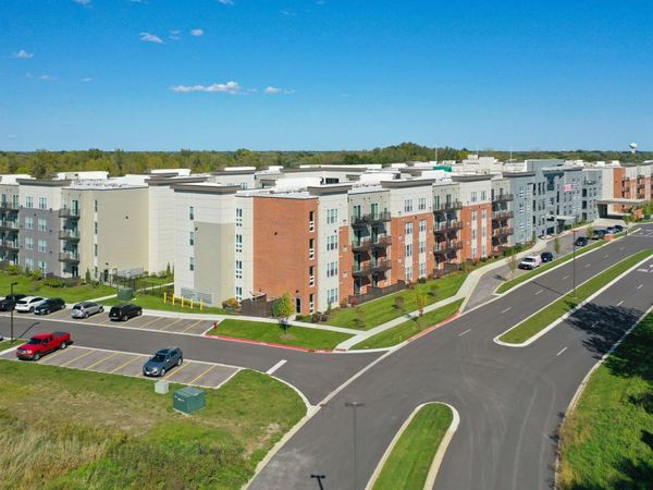 18W070 Royce Boulevard, Unit 216, Oakbrook Terrace, IL 60181