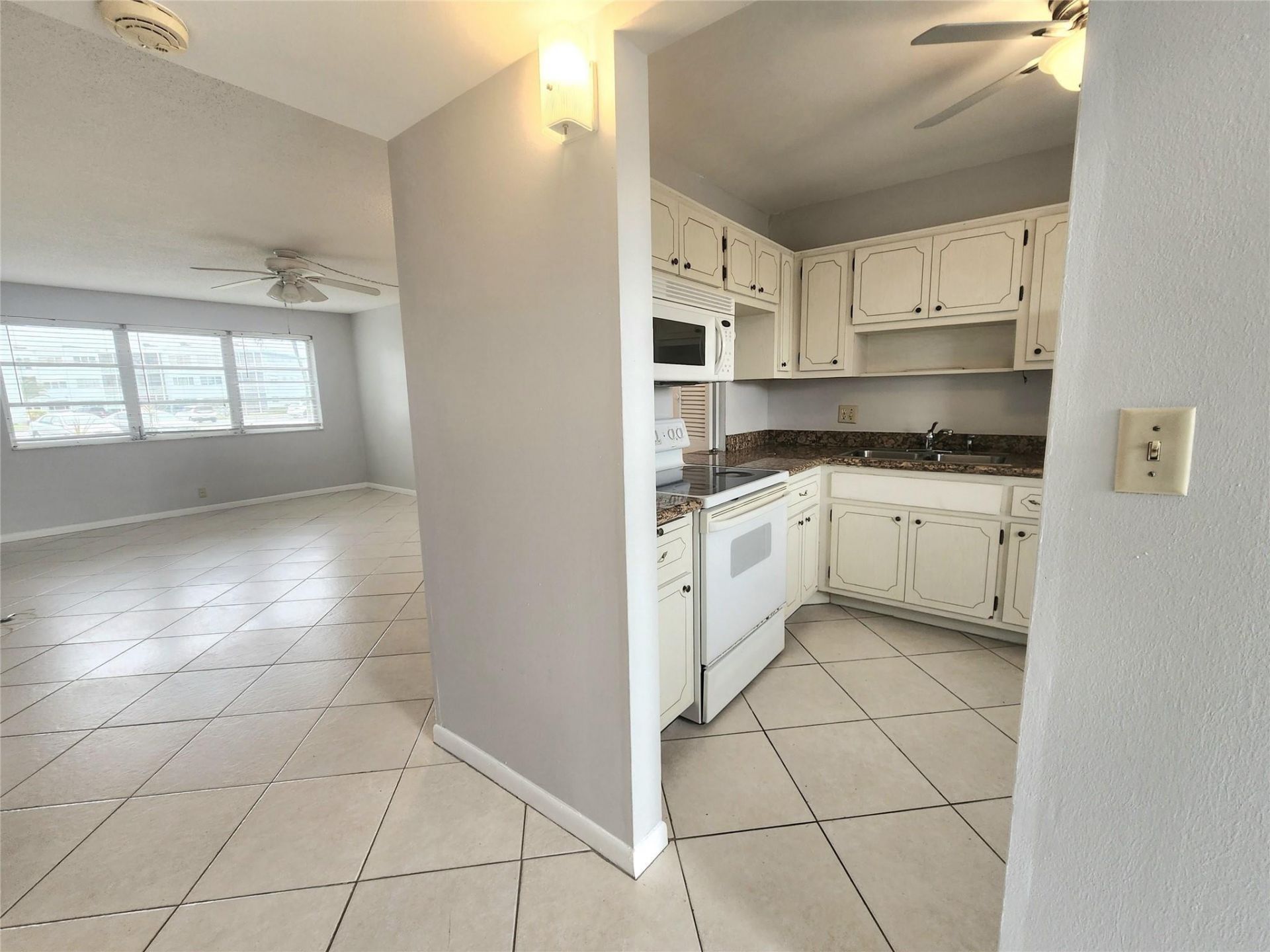 2223 Park Lane, Unit 105, Hollywood, FL 33021 Photo