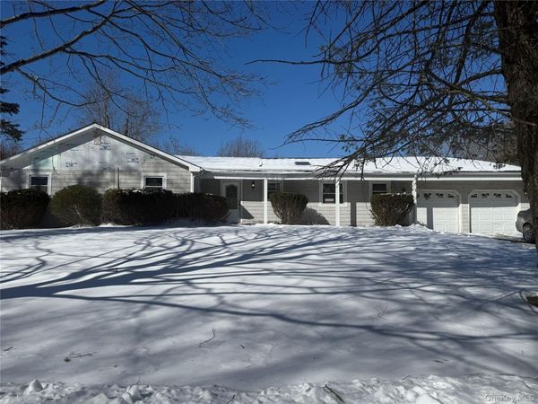 5 Julia Circle, East Setauket, NY 11733