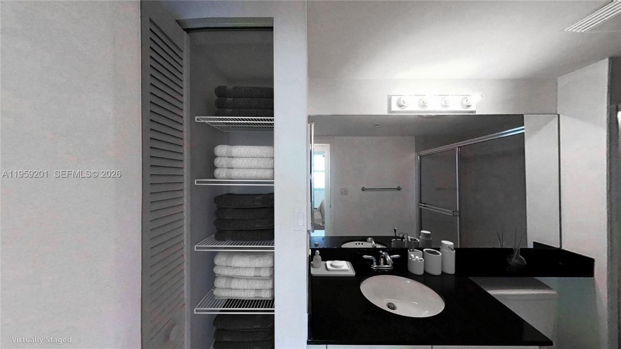 31 SE 5th St, Unit 2408, Miami, FL 33131 Photo