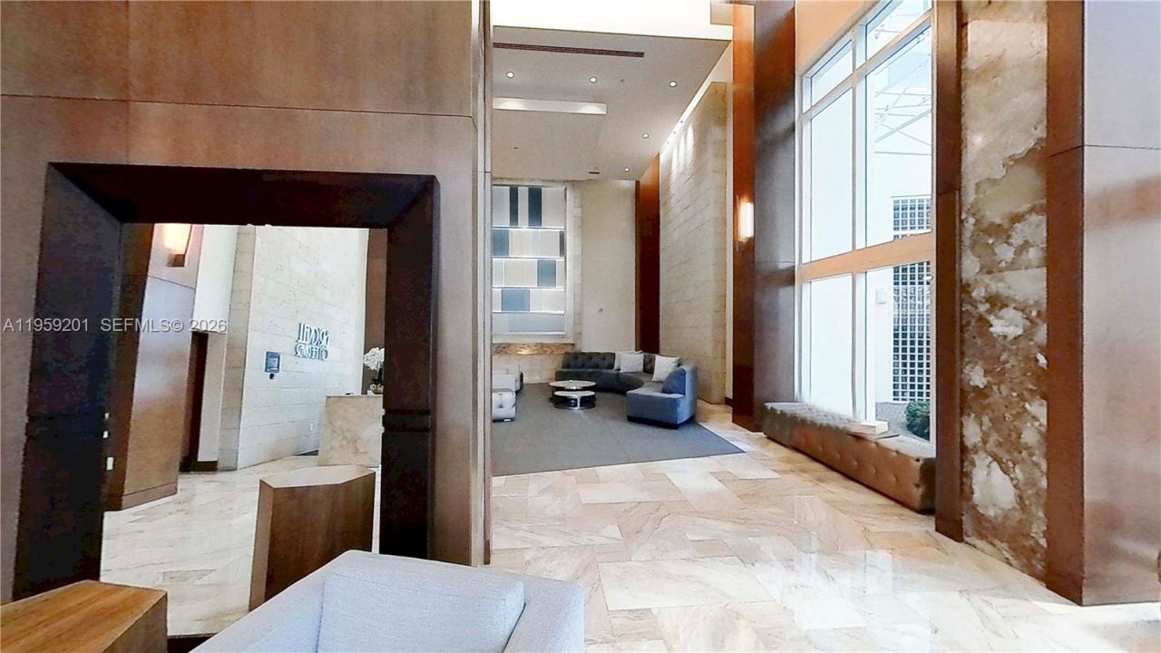 31 SE 5th St, Unit 2408, Miami, FL 33131 Photo