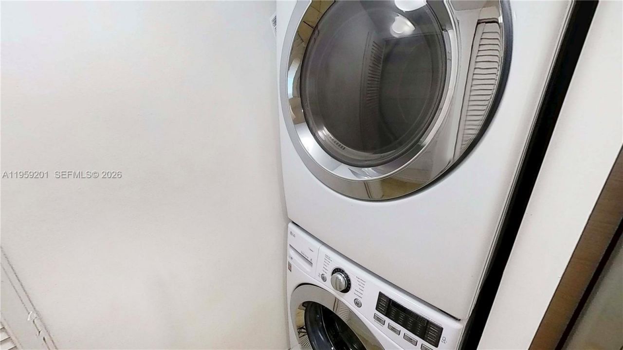 31 SE 5th St, Unit 2408, Miami, FL 33131 Photo