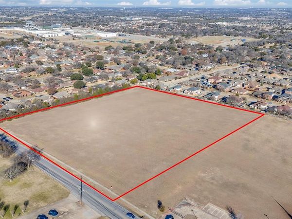 221 W Parkerville Road, DeSoto, TX 75115