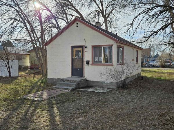 909 Oregon St, Gooding, ID 83330