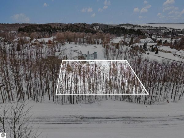 4885 Grayhawk Boulevard, Traverse City, MI 49684