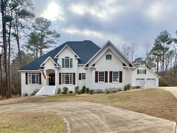 805 Timber Creek Drive, Columbus, MS 39702