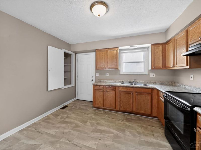 8949 Pippin Road, Colerain Township, OH 45251 Photo 15