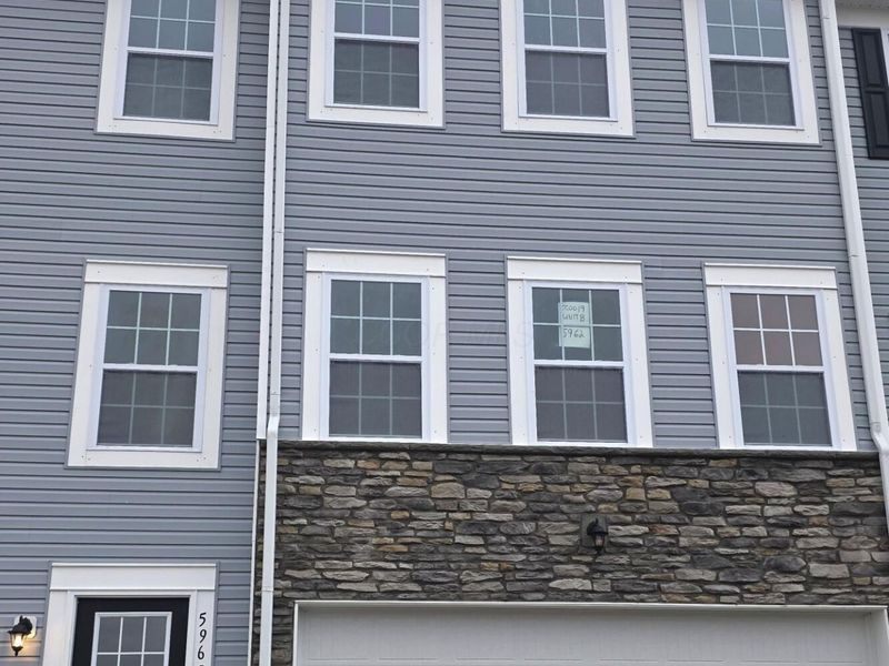 5976 Abernathy Lane, Columbus, OH 43232 Photo 1