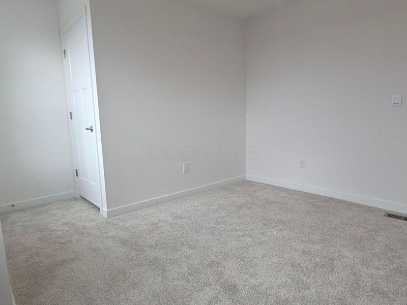 5976 Abernathy Lane, Columbus, OH 43232 Photo 2