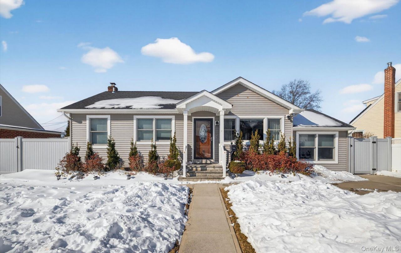 85 Pengon Circle, East Meadow, NY 11554 Main Photo