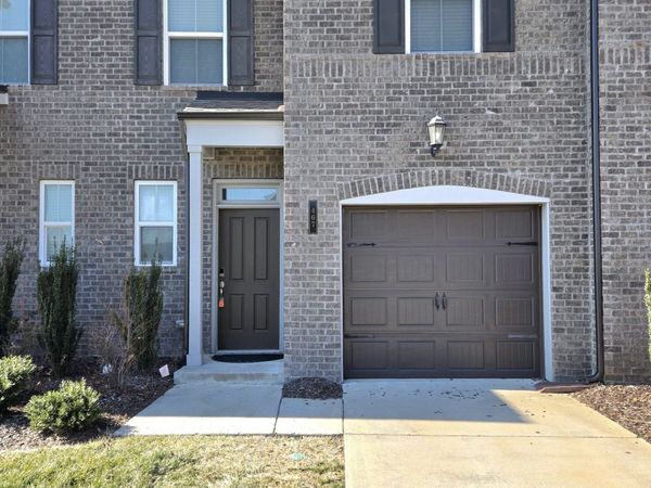 467 Deveron Dr, Gallatin, TN 37066