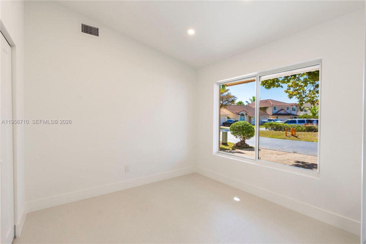 10831 SW 152nd Ct, Miami, FL 33196 Photo