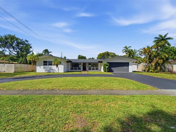 861 N Bel Air Dr, Plantation, FL 33317