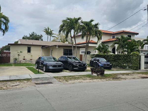8891 SW 28th St, Miami, FL 33165