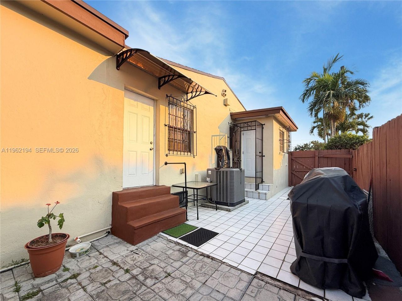 8891 SW 28th St, Miami, FL 33165 Photo