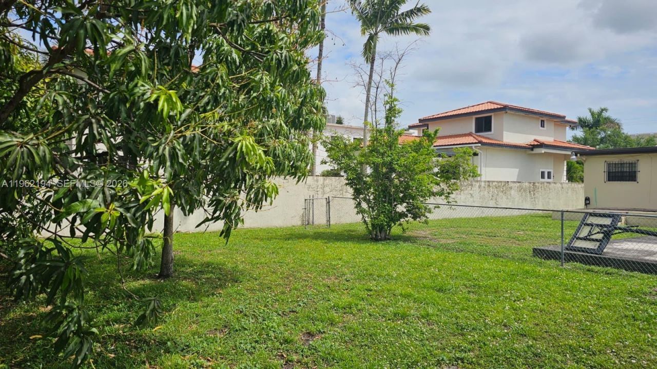 8891 SW 28th St, Miami, FL 33165 Photo