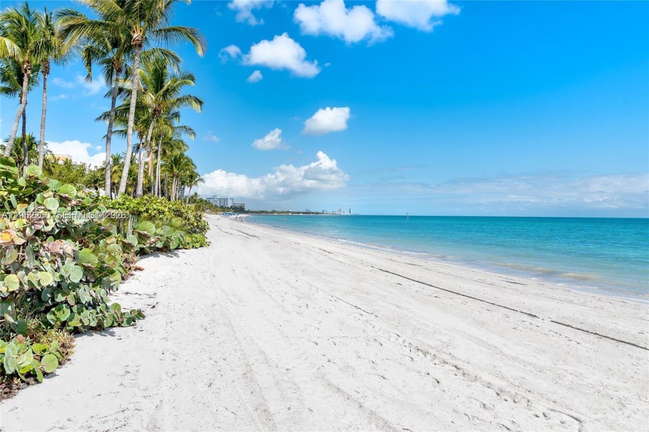 765 Crandon Blvd, Unit PH-4, Key Biscayne, FL 33149 Photo