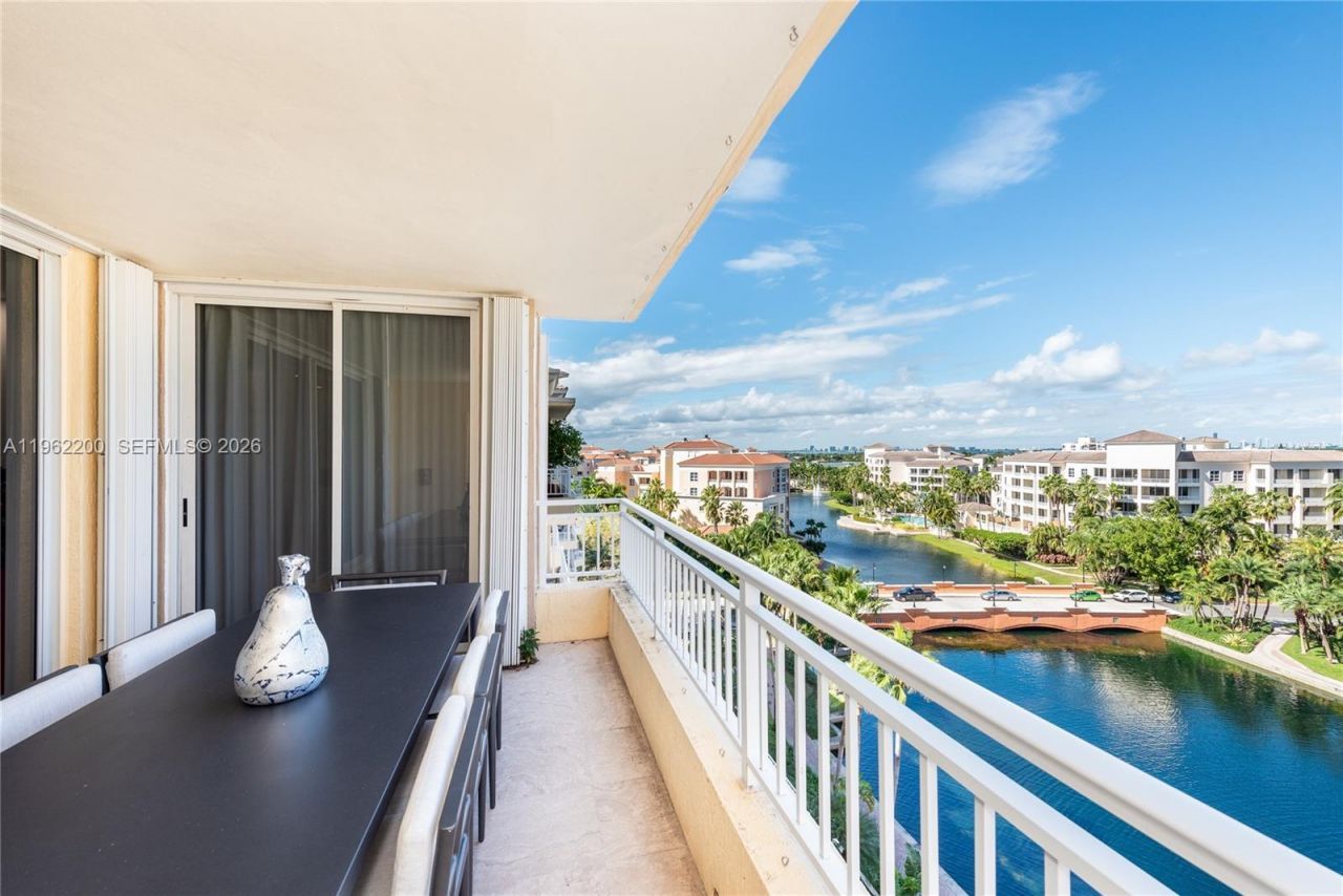 765 Crandon Blvd, Unit PH-4, Key Biscayne, FL 33149 Photo