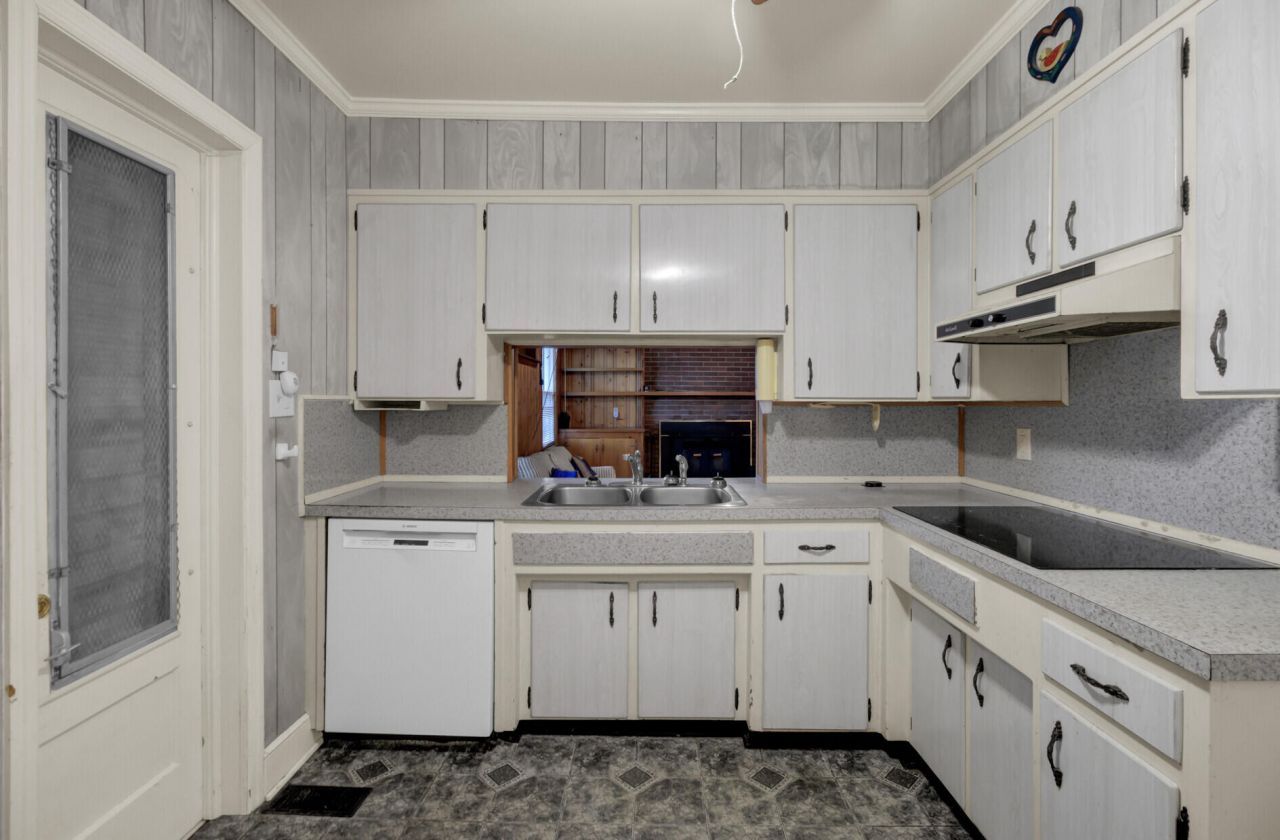 640 Bennett Street Photo 16