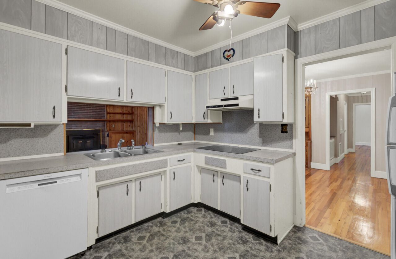 640 Bennett Street Photo 17